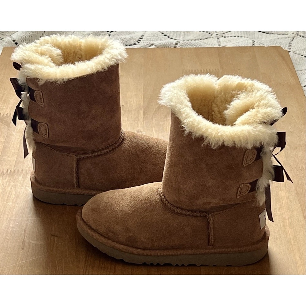 UGG Bailey Bow Boots Youth Sz 13 Chestnut Shearling Lined Soft Warm Kids Girls - Picture 4 of 7